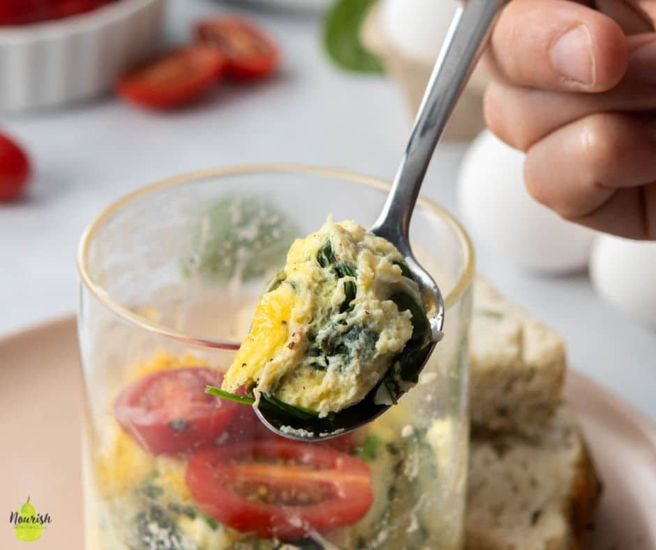 eggs with spinach and tomatoes in bowl