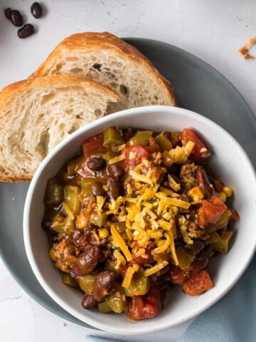 turkey chili with cheese and bread