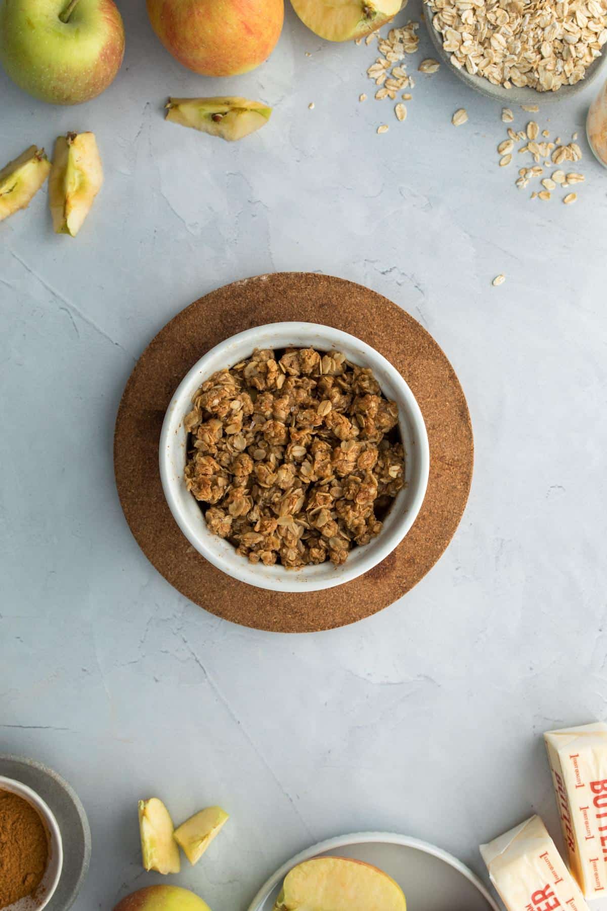 baked apple crisp in bowl