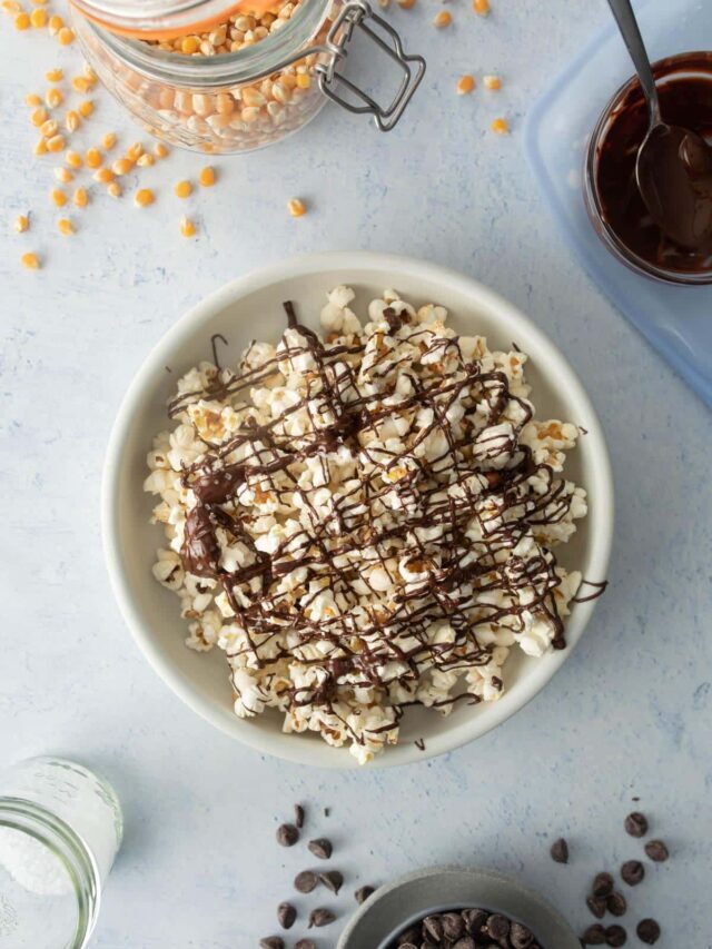 POPCORN WITH CHOCOLATE DRIZZLE